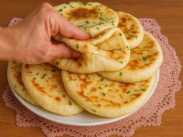 Pães Árabes de Alho em 10 Minutos